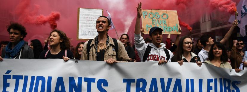 Résultat de recherche d'images pour "Manifestations du 1er-Mai : environ 1 200 individus cagoulés se trouvent à hauteur du pont d'Austerlitz à Paris. Suivez notre direct"