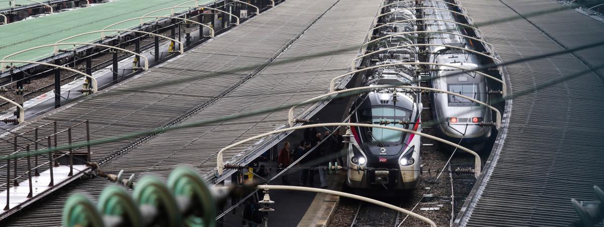 Des trains sont stationnés en gare de l\'Est, à Paris, le 15 février 2018.