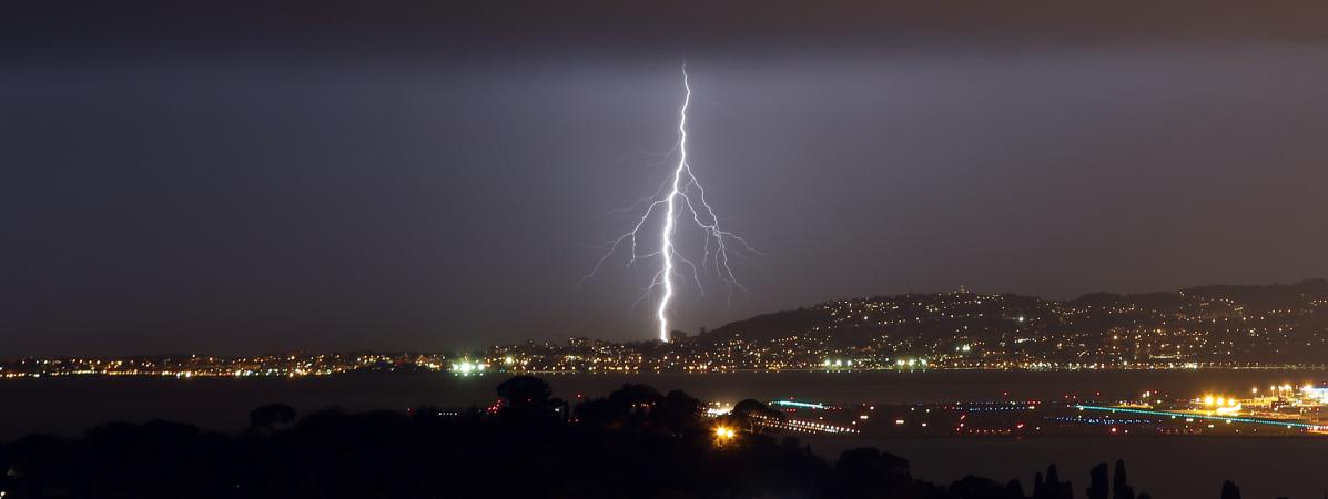 Un orage sur la ville de Nice (Alpes-Maritimes), le 3 février 2017.