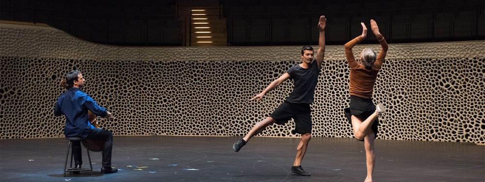 Anne Teresa De Keersmaeker &amp; Jean-Guihen Queyras dans la pièce  \" Mitten wir im Leben sind\" 