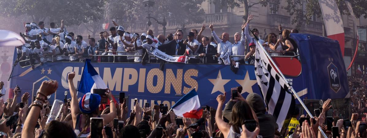 Videos De Moscou Aux Champs Elysees Les Coulisses Du Retour Des Bleus Champions Du Monde Vues De Leurs Comptes Instagram