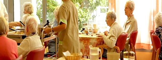 Canicule Les Seniors Ne Doivent Pas Oublier De Manger