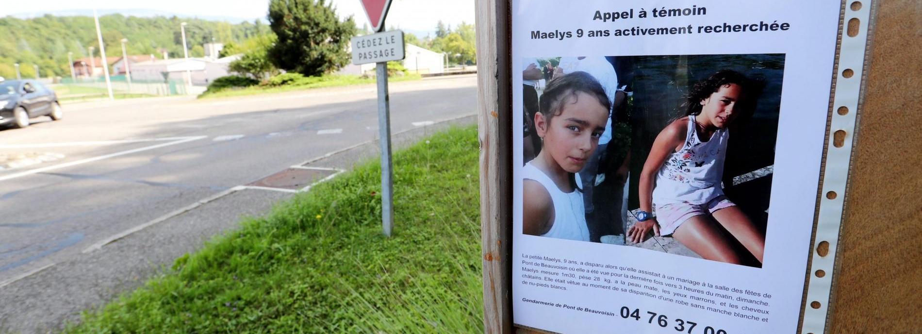 Un appel à témoins avec la photo de Maëlys affiché le 29 août 2017 à Pont-de-Beauvoisin (Isère).