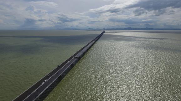 Le pont le plus long du monde&nbsp;relie&nbsp;Hong Kong, Zhuhai&nbsp;et Macao, le 11 octobre 2018.