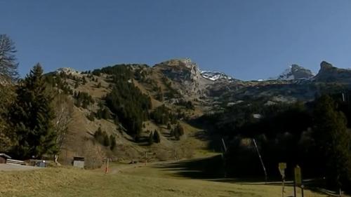 Reconfinement : en attendant le retour des clients, des guides de haute montagne préparent l'hiver