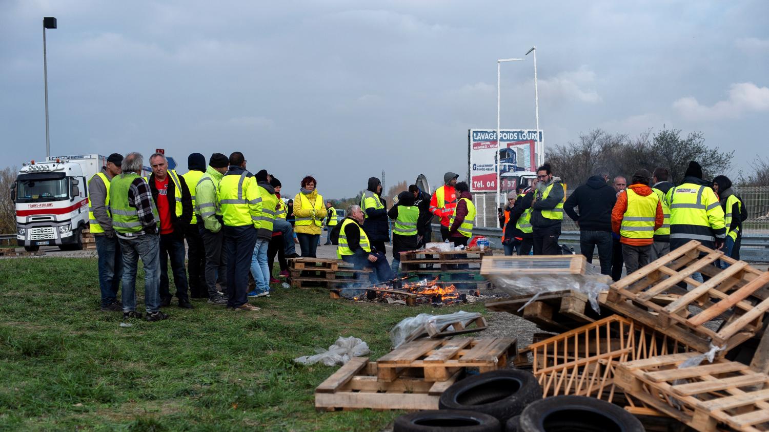 Gilets Jaunes à Villefranche Sur Saône Les Manifestants