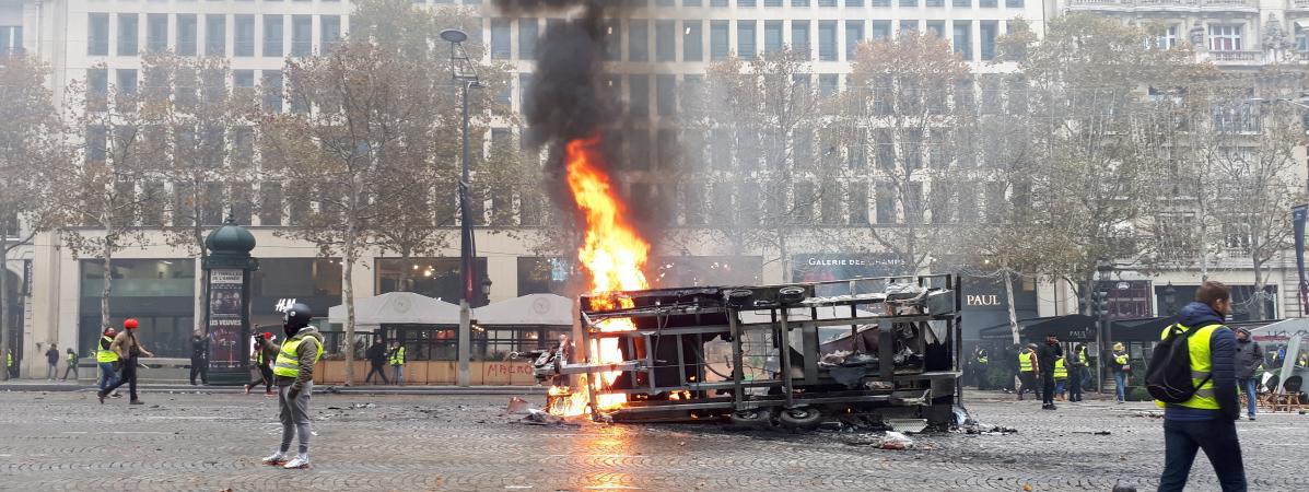 Gilets Jaunes Quelques Centaines De Casseurs Sont En