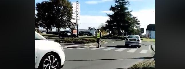 Video Jai Mal Au Ventre à Force De Rire Une Femme