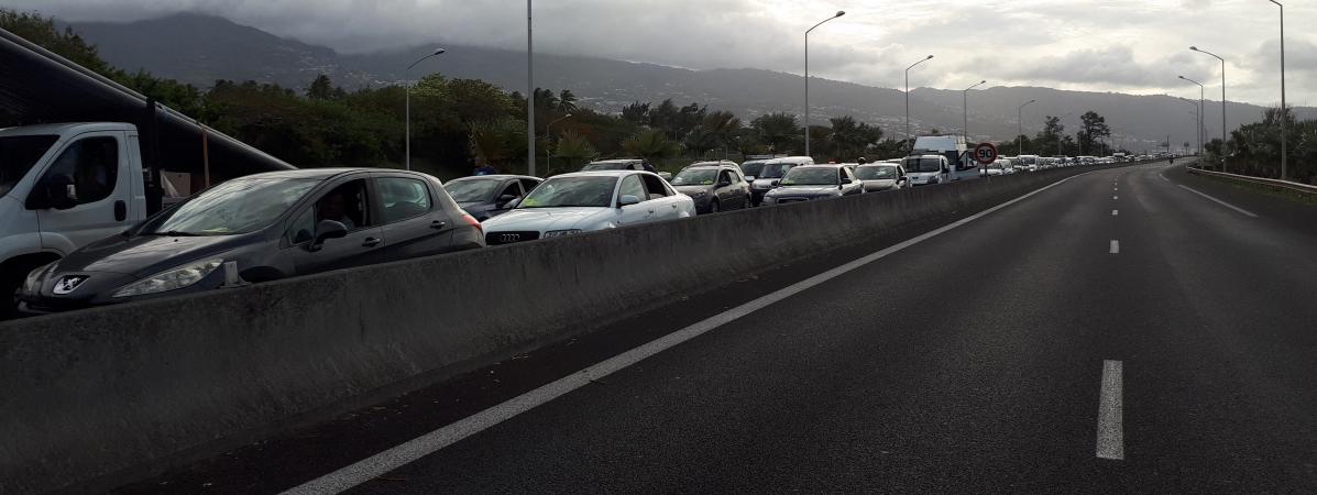 Gilets Jaunes à La Réunion Les Syndicats Appellent à Se