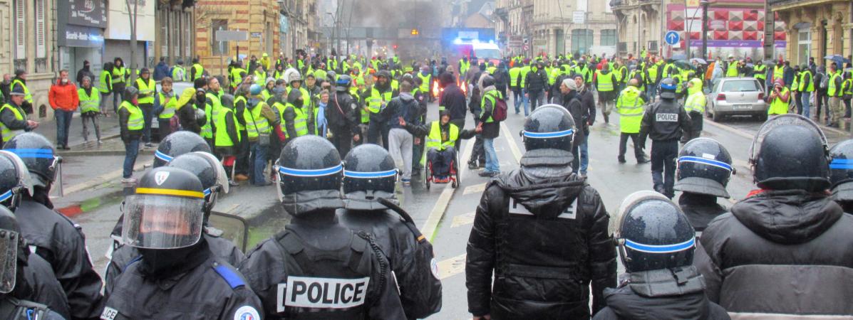 Derrière La Percée Des Gilets Jaunes Des Réseaux Pas Si