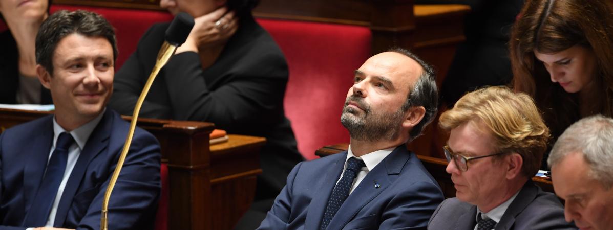 Le porte-parole du gouvernement, Benjamin Griveaux, et le Premier ministre, Edouard Philippe, Ã l\'AssemblÃ©e nationale, le 27 novembre 2018.