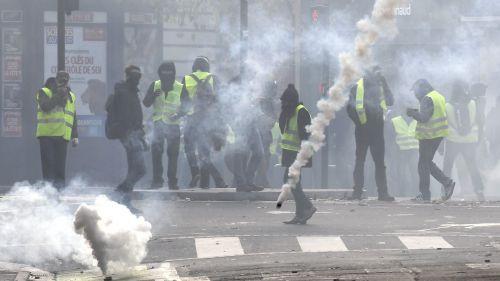 Toulouse Un Gilet Jaune Plongé Dans Un Coma Artificiel