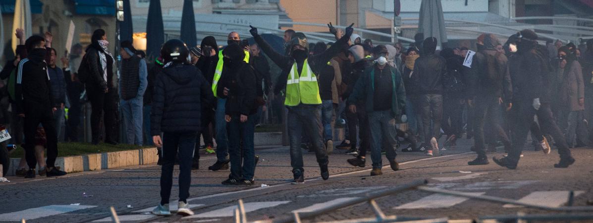 Gilets Jaunes Une Octogénaire Meurt Après Avoir été