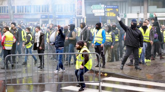 Belgique Allemagne Serbie Les Gilets Jaunes Français