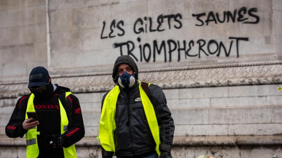 En Images œuvres Endommagées Piliers Tagués Boutique