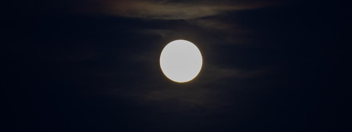 Une Pluie Détoiles Filantes Et La Dernière Pleine Lune De L