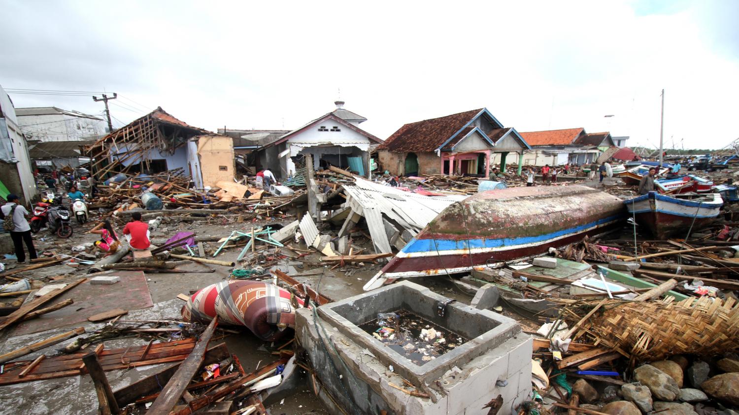  Tsunami  indon sien Nous avons besoin d argent car les 