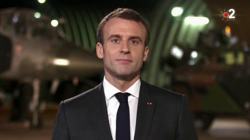 VIDEO. Emmanuel Macron rend hommage aux soldats qui permettent aux Français de passer Noël 