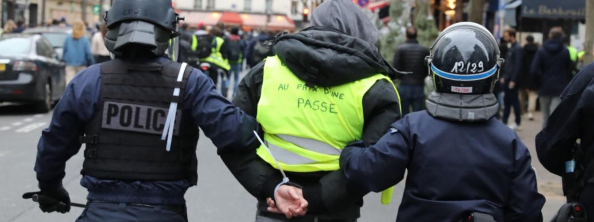 Un manifestant arrêté en marge de la mobilisation des "gilets jaunes", le 8 décembre 2018 à Paris.