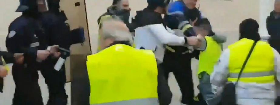 Video Toulon Un Commandant De Police Filmé En Train De