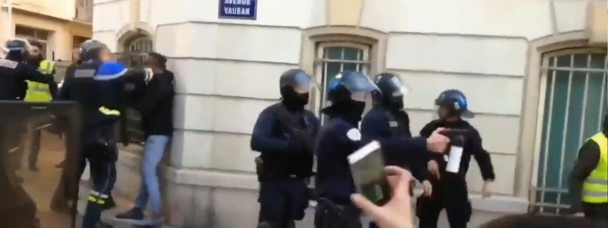 Video Toulon Un Commandant De Police Filmé En Train De