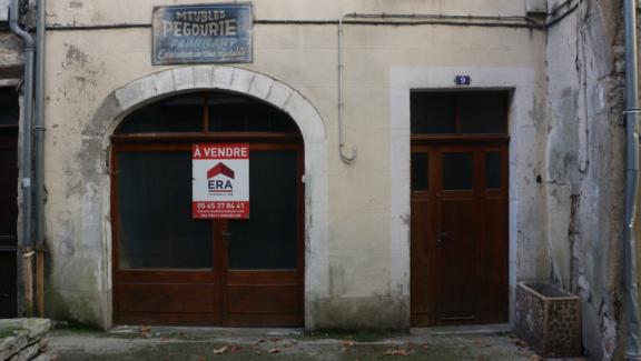 Un ancien commerce de meubles à Souillac (Lot), le 16&nbsp;janvier&nbsp;2019.&nbsp;