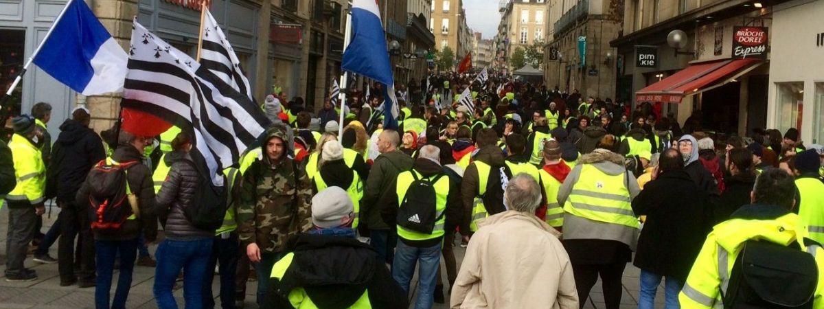 Gilets Jaunes Non Une Manifestante Nest Pas Morte Lors