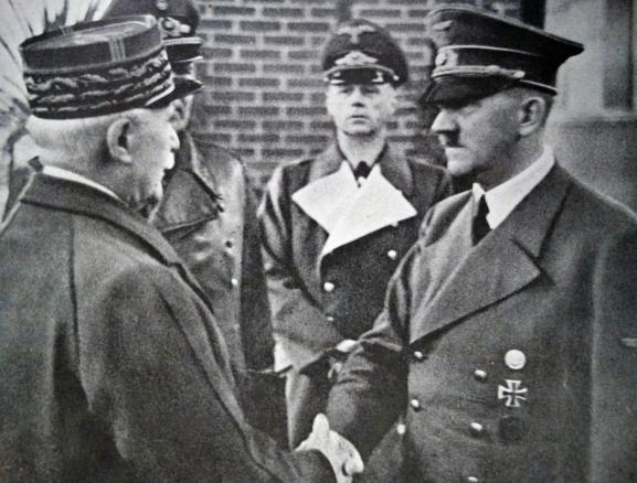 Philippe Pétain et Adolf Hitler, le 24 octobre 1940 à&nbsp;Montoire-sur-le-Loir (Loir-et-Cher).