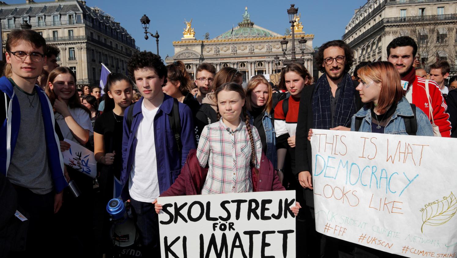 Environnement : Emmenés Par Greta Thunberg, Un Millier De Jeunes ...