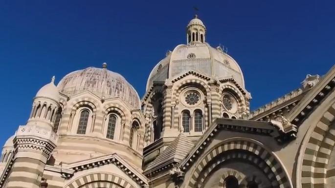 Marseille La Cathédrale De La Major Dans Lombre De La Bonne Mère 