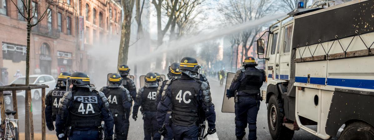 Video Gilets Jaunes à Toulouse Des Crs Frappent Un