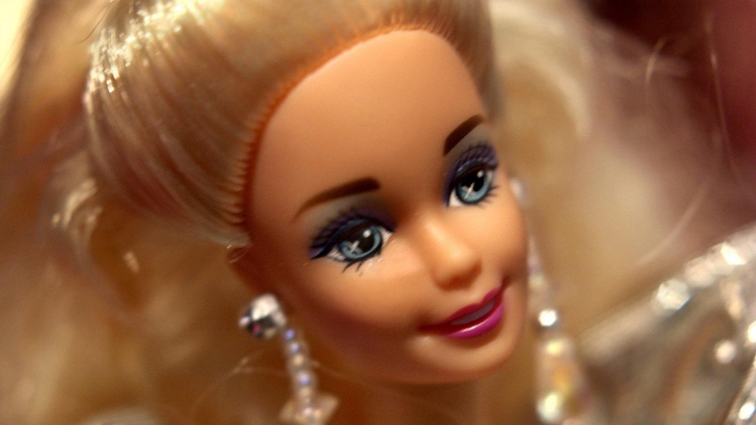 video poupeé barbie en francais