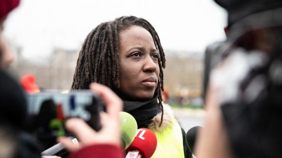 L\'une des figures des \"gilets jaunes\", Priscillia Ludosky, interviewée lors d\'une manifestation à Paris, le 20 janvier 2019.