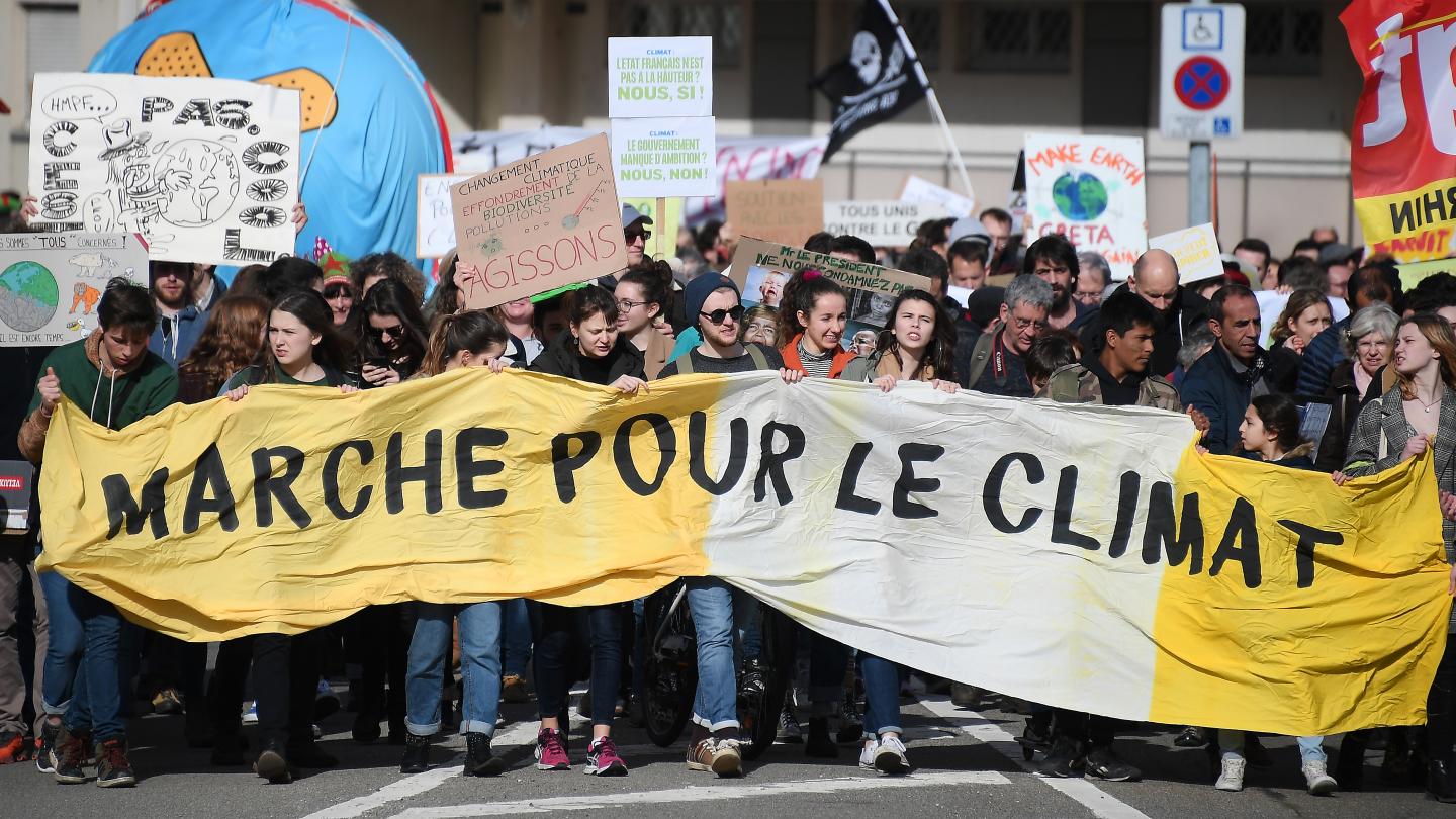 Climat 36 000 Personnes Defilent A Paris Pour La Marche Du Siecle Selon La Police 100 000 Selon Les Participants