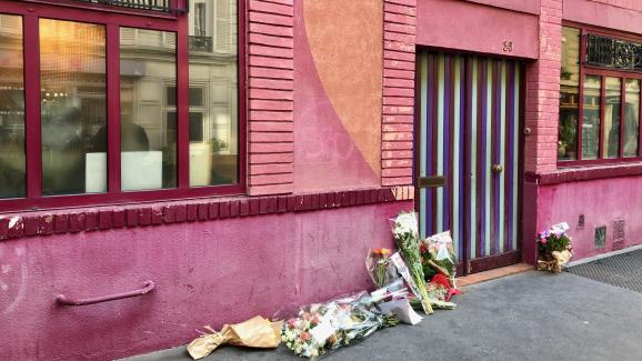 Des fleurs ont été déposées vendredi 29 mars devant la maison où vivait la réalisatrice Agnès Varda, rue Daguerre, dans le 14e arrondissement de Paris.&nbsp;