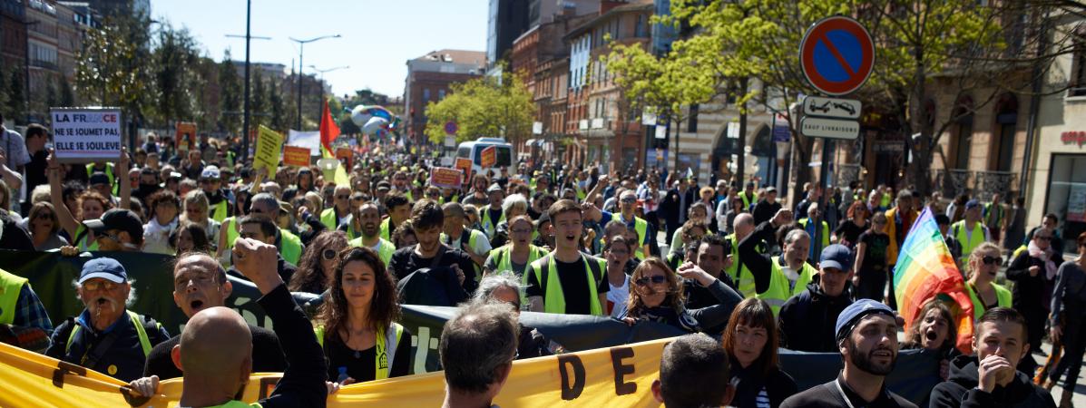 Manifestation Ã Toulouse lors du 20e samedi consÃ©cutif de mobilisation des \"gilets jaunes\", le 30 mars 2019.