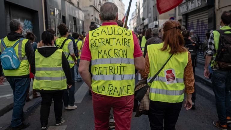 Des \"gilets jaunes\" manifestent Ã Paris, samedi 30 mars 2019. 