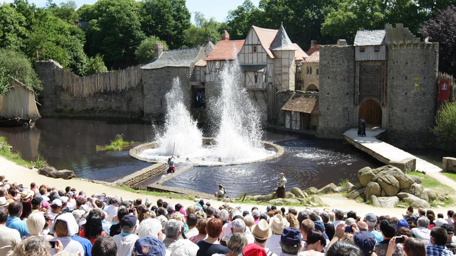 Le Puy Du Fou Ou Comment Attirer Les Foules Avec Notre Histoire De France