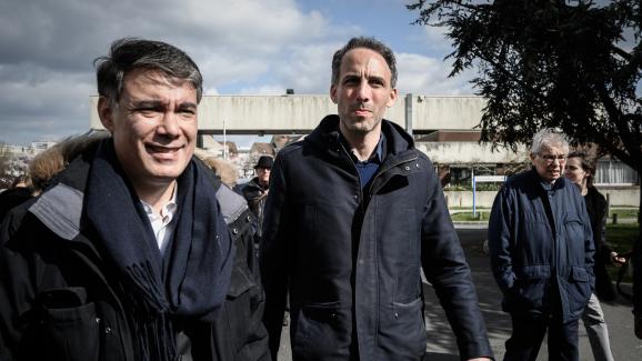 Raphaël Glucksmann et Olivier Faure, en campagne pour les européennes, visitent l\'hôpital public de Creil (Oise), le 25 mars 2019.