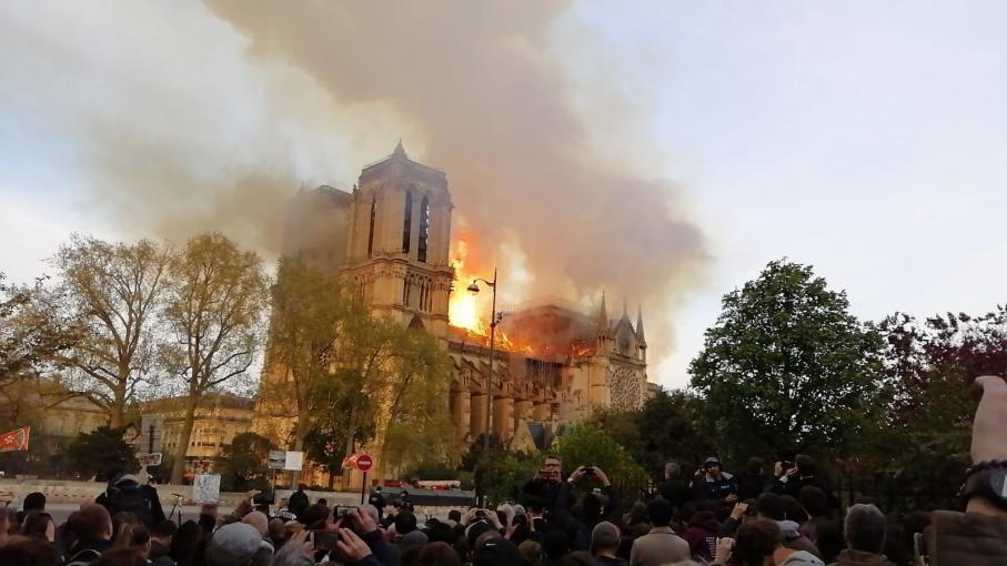 Paris : Notre-Dame est en feu