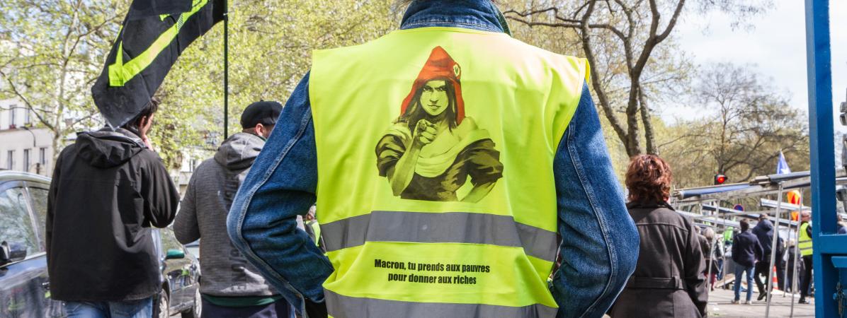 Les Gilets Jaunes Grossissent Le Cortège à Compiègne Contre