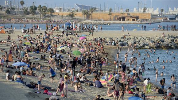 En Espagne Le Plogging Pour Des Plages Plus Propres