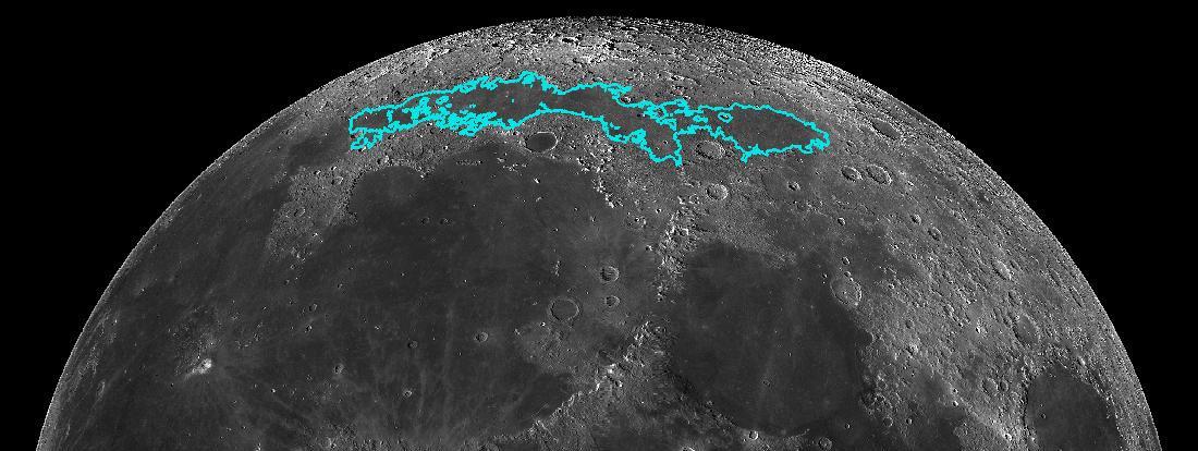 Le phénomène se traduit dans les fissures et les chevauchements visibles à la surface de la Lune, en bleu sur cette photo de la Nasa diffusée le 13 mai 2019.