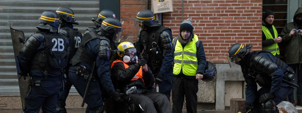 Des Accusations Fantaisistes Une Femme Gilet Jaune