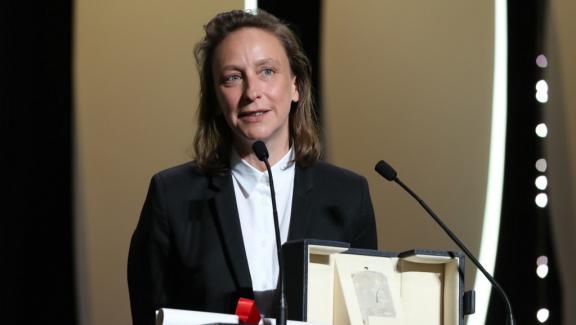 La réalisatrice Celine Sciamma reçoit le Prix de meilleur scénario pour&nbsp;Portrait d\'une jeune fille en feu