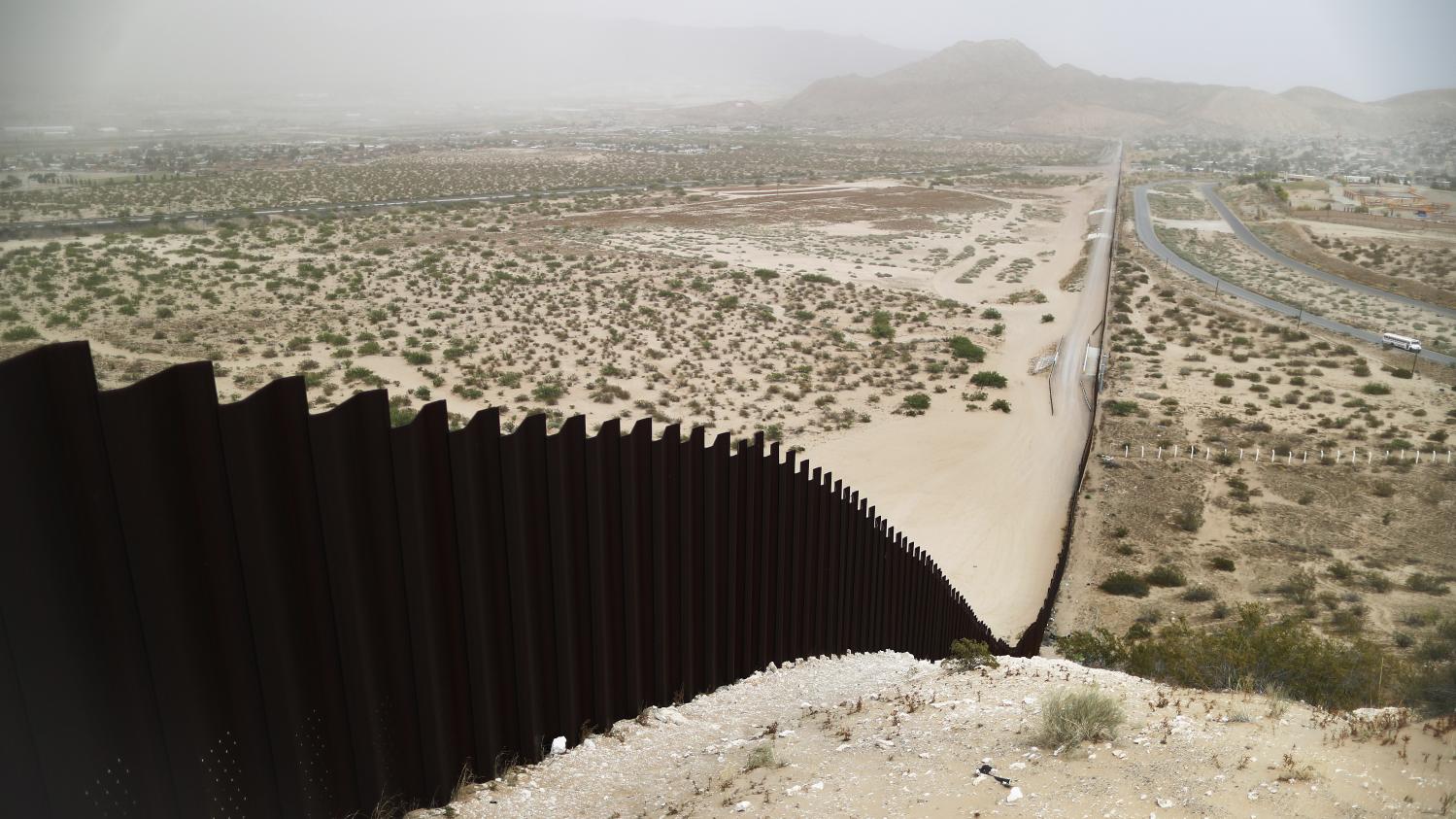 Etats-Unis : Un Juge Bloque Le Projet De Trump Sur Le Mur à La ...