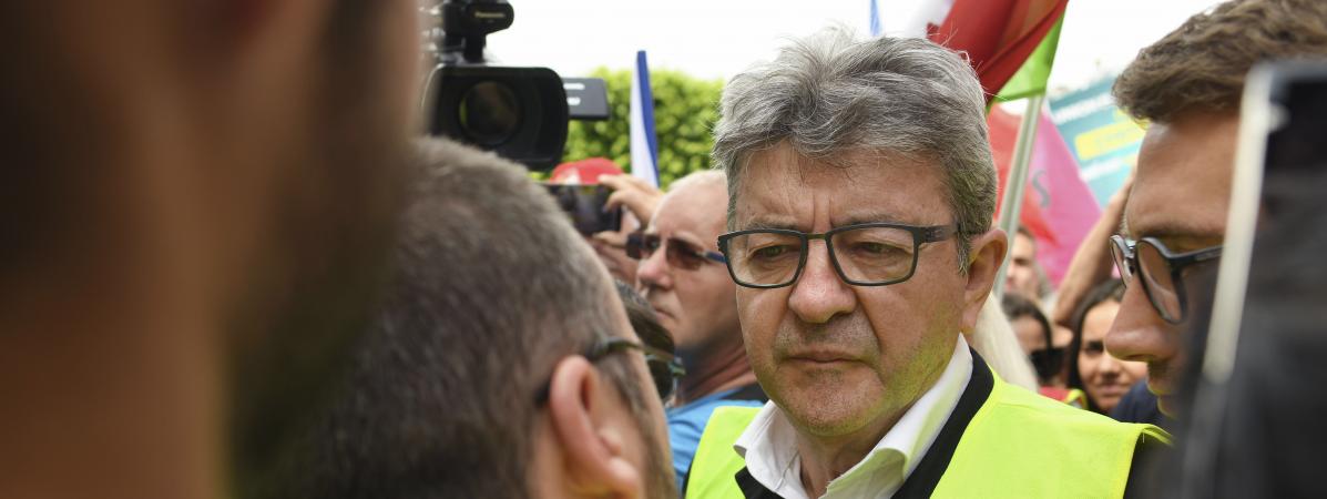 Belfort Jean Luc Mélenchon Enfile Un Gilet Jaune Lors D