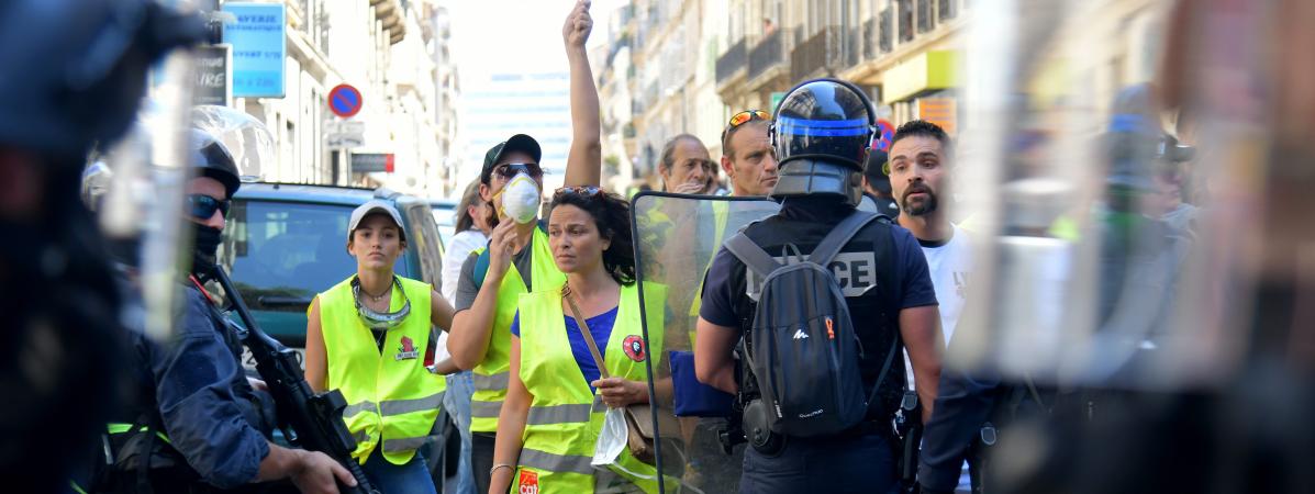 Près De 12 000 Gilets Jaunes Recensés Dans Toute La France