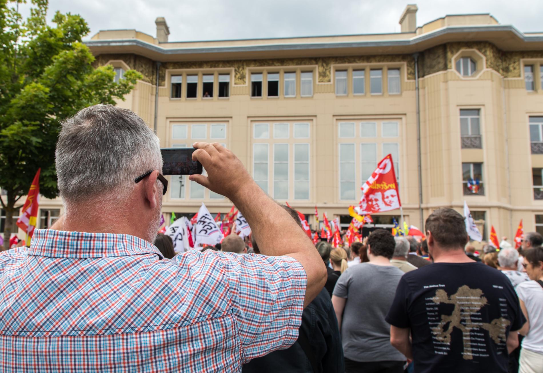 Eric Weiss lors du rassemblement en soutien aux salariés de General Electric, le 22 juin 2019 devant la Maison du peuple à Belfort.