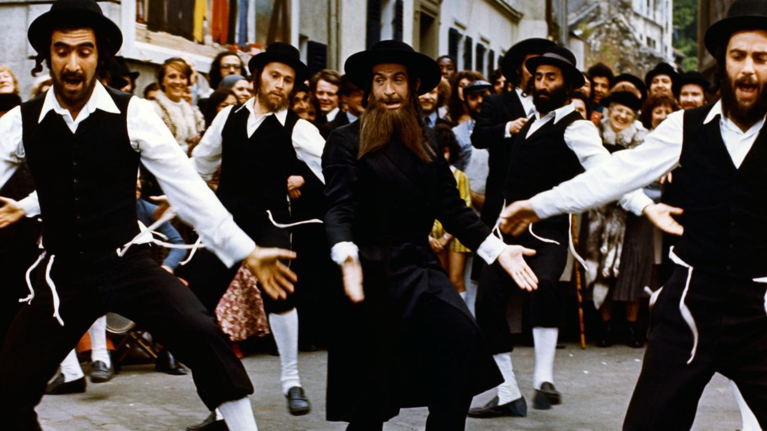 Rabbi Jacob 200 Personnes Reprennent Sa Danse Dans Un Flashmob A